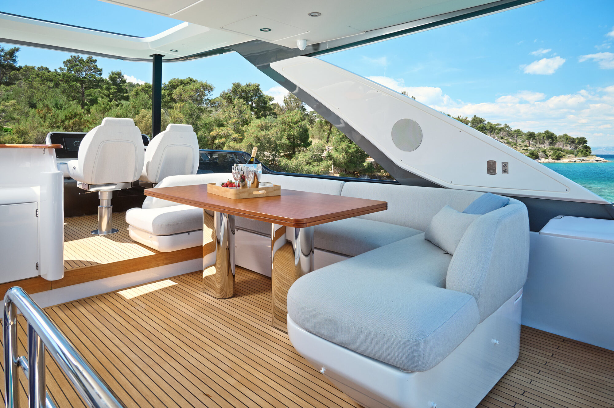 Flybridge dining with a view over the Adriatic